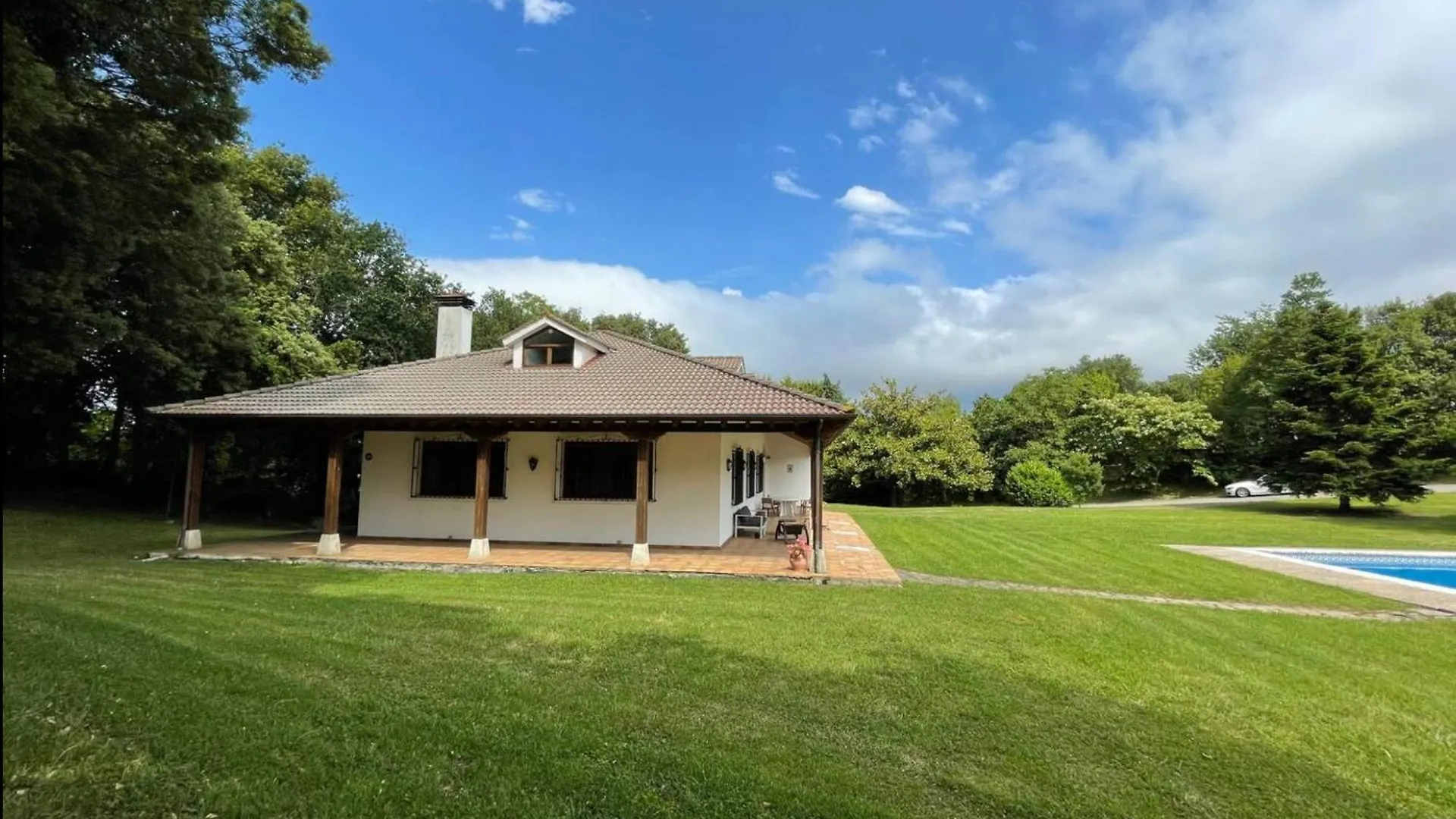La Hondonada. Villa Somo Nyaraló